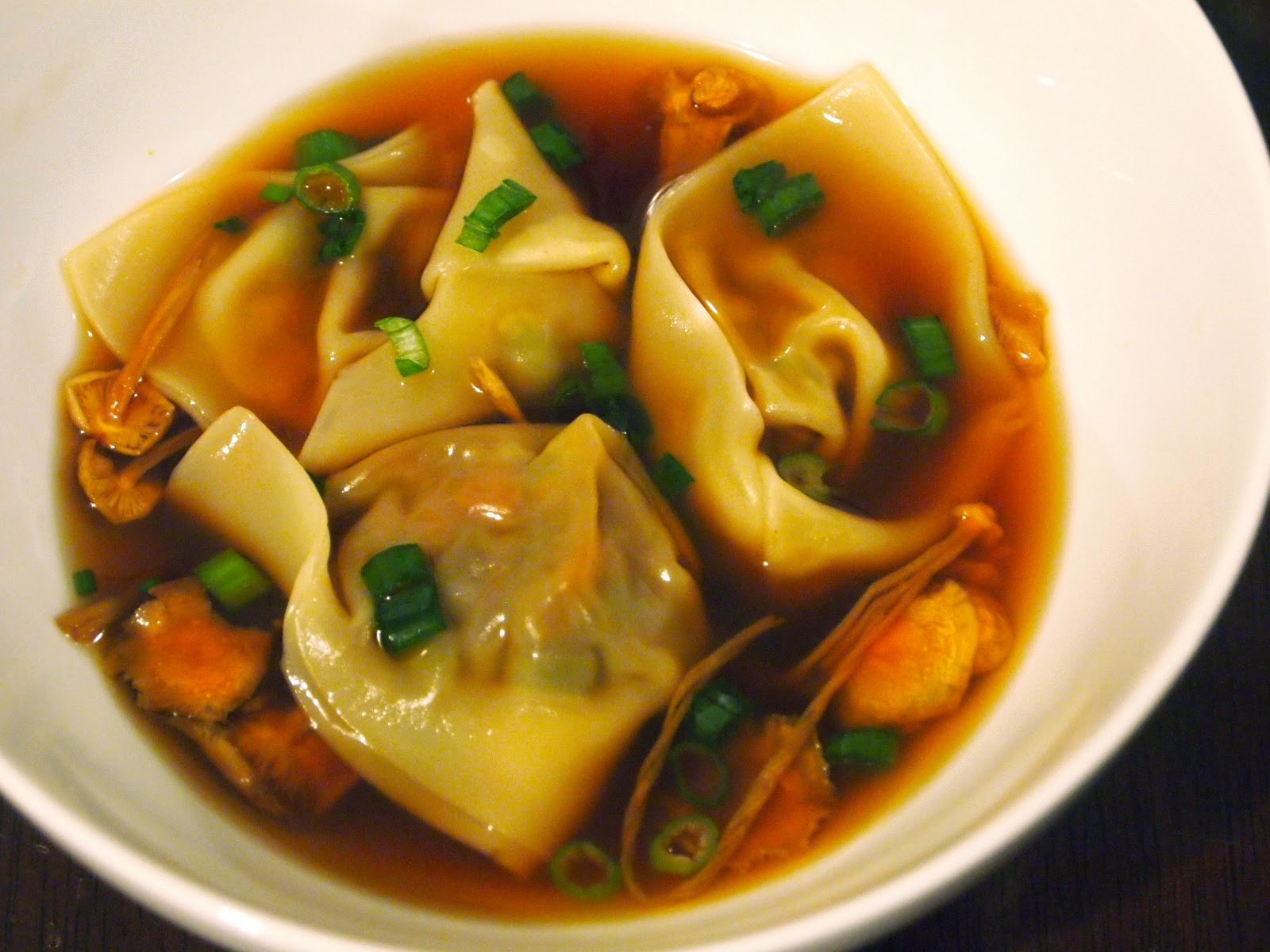 Order Wonton Soup food online from Tengu Asian Bistro store, Albany on bringmethat.com