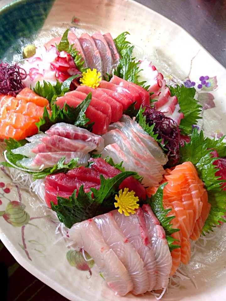 Order 35 pcs. Deluxe Sashimi Platter food online from Sushi Xuan store, Albuquerque on bringmethat.com
