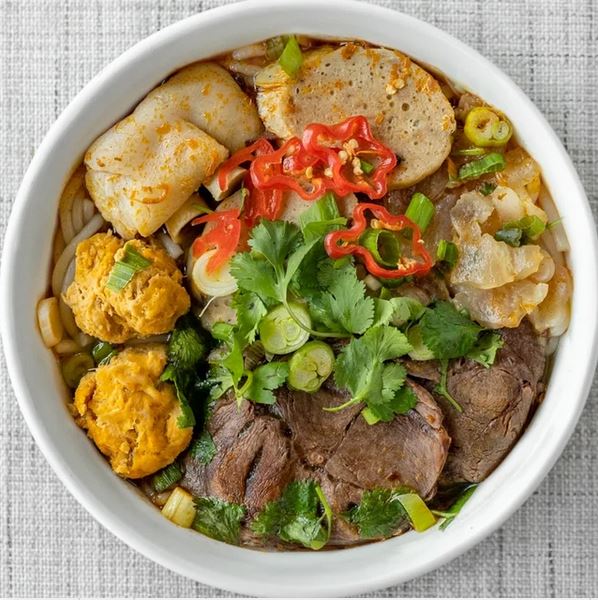 Order S1- Bun Bo Hue Dac Biet food online from Pho Nom Nom store, Rockville on bringmethat.com