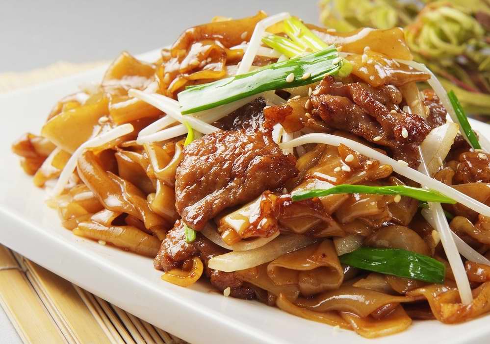 Order Beef Chow Fun  乾炒牛河 food online from Mandarin House Taste of Asia store, Opelika on bringmethat.com