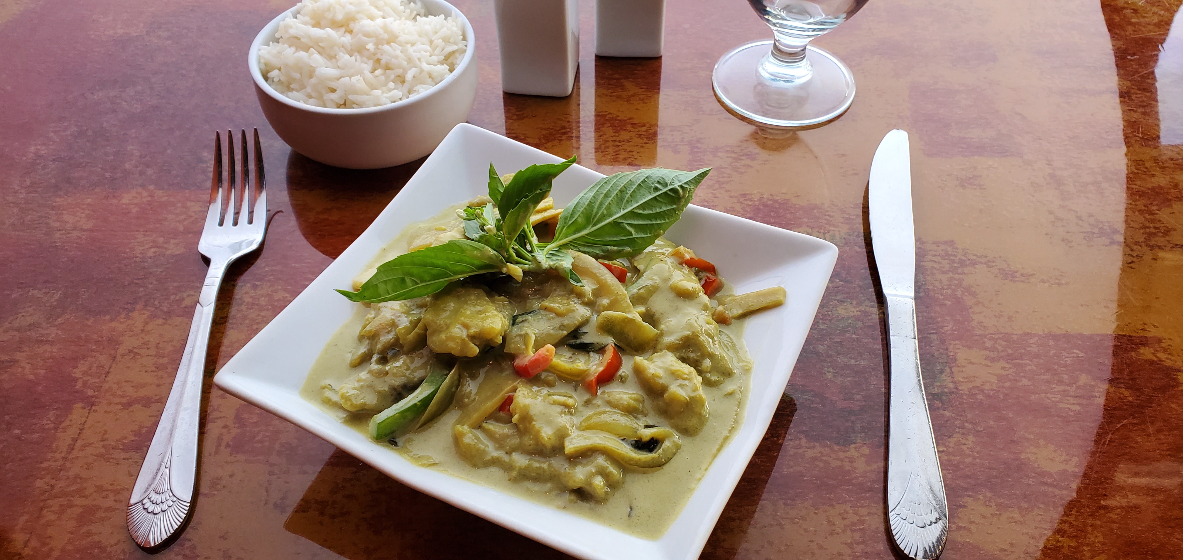 Order Green Thai Curry (Choose Protein) food online from Spice Route store, Parsippany on bringmethat.com