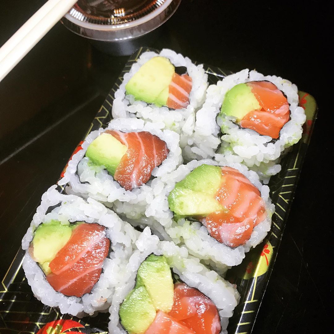 Order Salmon Avocado Roll food online from Sushi sushi store, New York on bringmethat.com