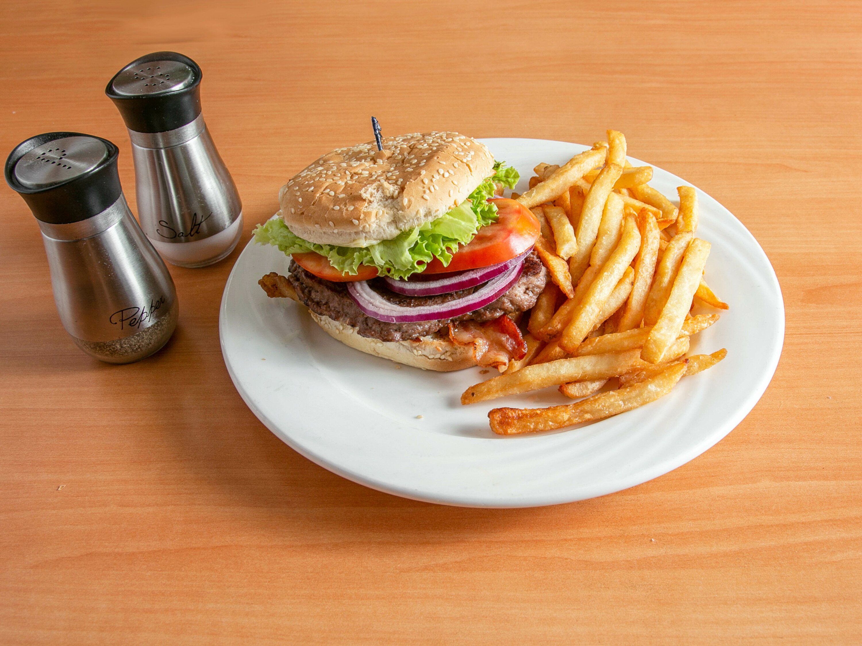 Order Classic Cheeseburger Deluxe food online from Malaga Diner store, Malaga on bringmethat.com