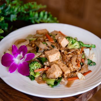 Order Pad See Ew food online from Baan Yaai store, San Francisco on bringmethat.com