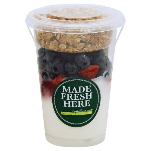 Order Signature Farms · Strawberry & Blueberry Yogurt Parfait (12 oz) food online from Albertsons Express store, Gallup on bringmethat.com