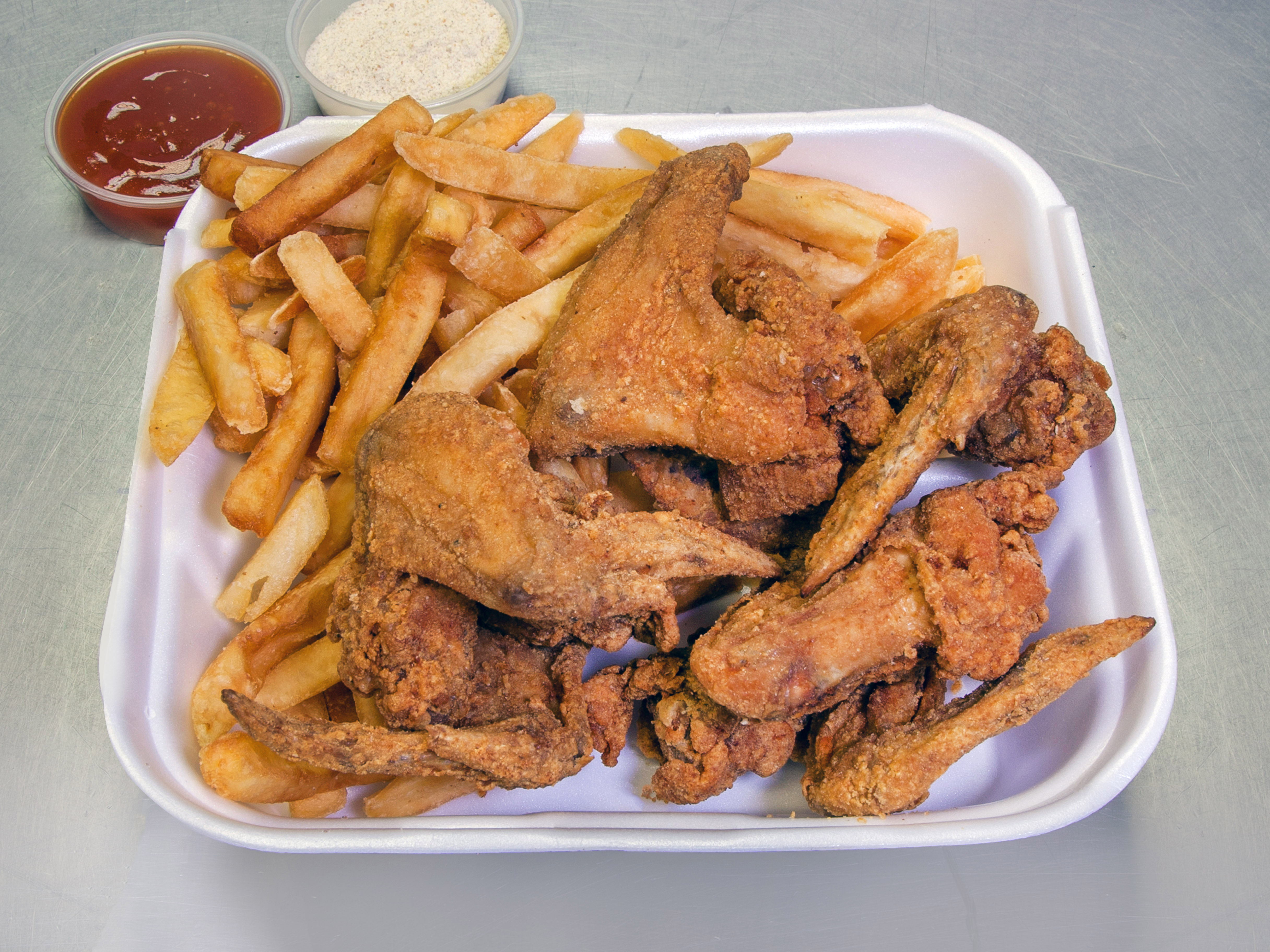 Order Chicken Wings food online from Tasty Chicken & Salad store, Chicago on bringmethat.com