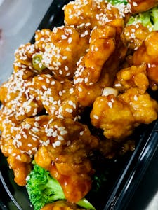 Order C11. Sesame Chicken Dinner 芝麻雞 food online from Golden China store, Lincoln on bringmethat.com