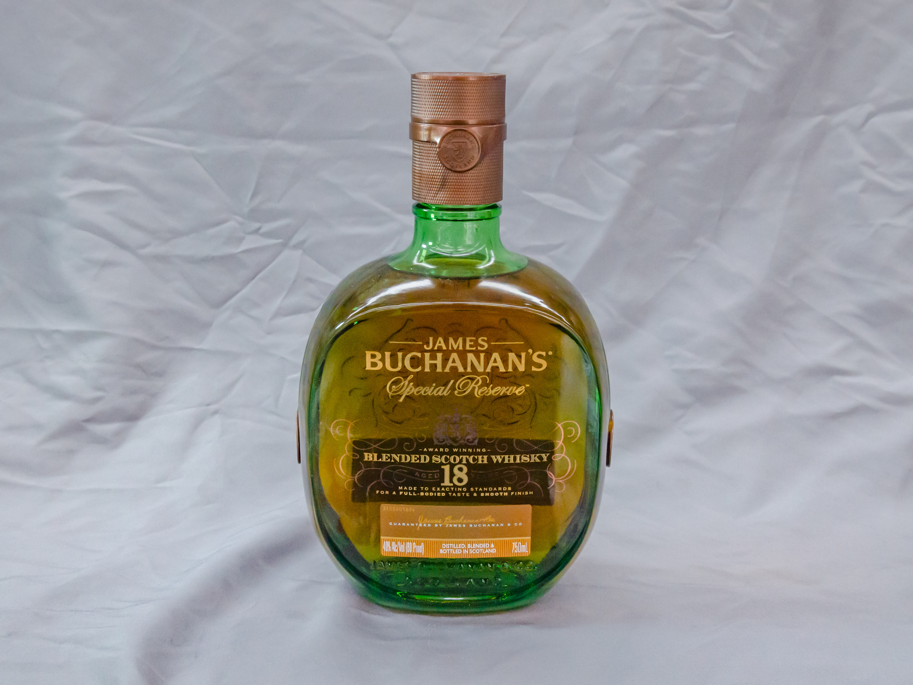 Order Buchanan's Special Reserve Aged 18 Years Blended Scotch Whisky food online from Fountain Liquor Store store, El Cajon on bringmethat.com