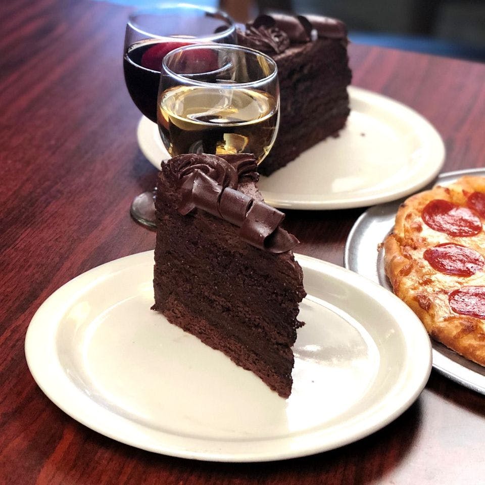 Order Chocolate Cake - Dessert food online from Gotham Pizza store, Houston on bringmethat.com