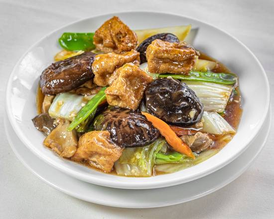 Order Braised Tofu with Vegetables and Mushrooms 红烧豆腐 food online from House Of Wong Restaurant store, Honolulu on bringmethat.com