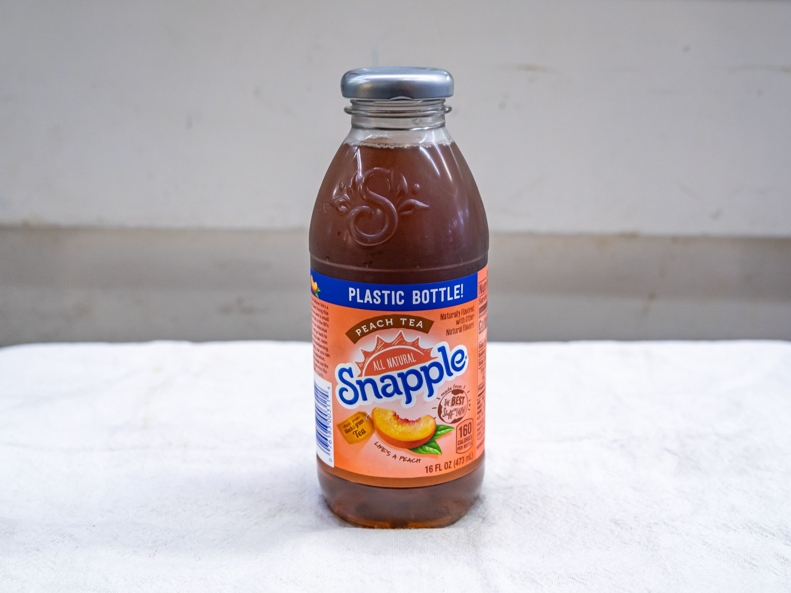 Order Snapple - Peach Tea -16oz food online from Quentin Deli and Grocery store, Brooklyn on bringmethat.com