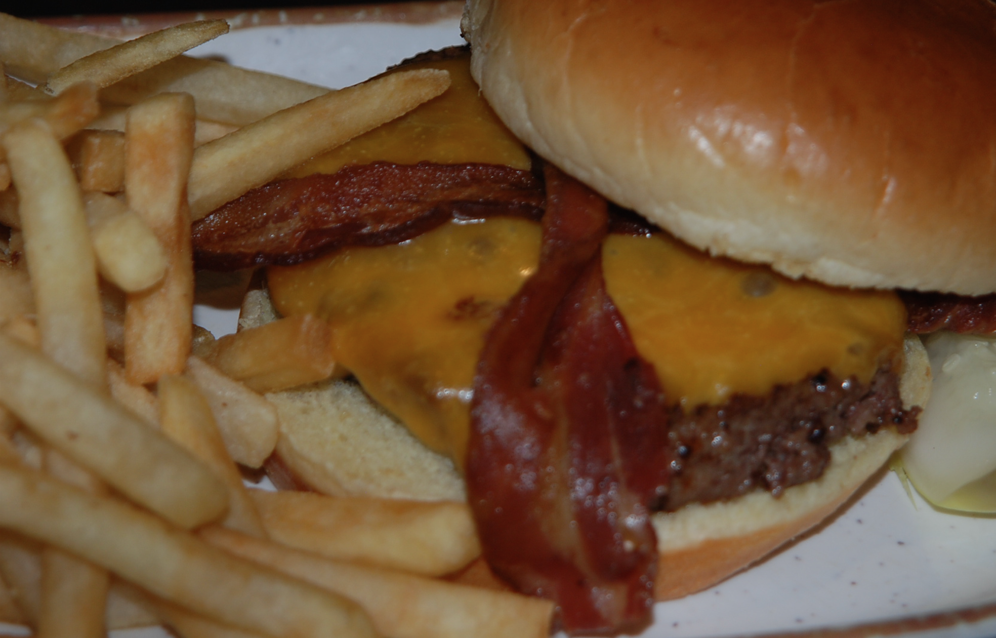 Order Bacon Cheddar Burger food online from Alfies Inn store, Glen Ellyn on bringmethat.com