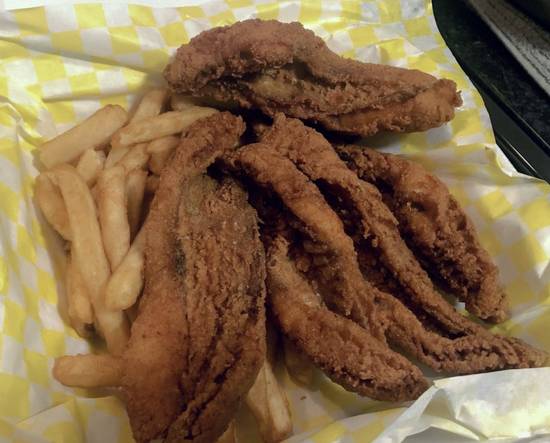Order Perch Dinner food online from Harold's Chicken Shack store, Chicago on bringmethat.com