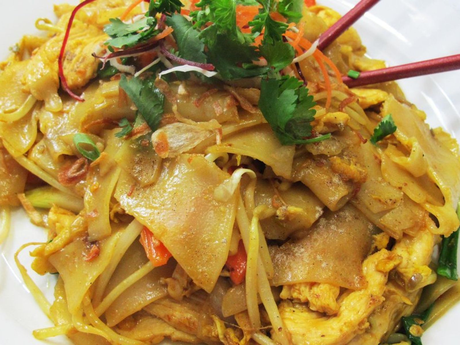 Order YELLOW NOODLE food online from Pinto Urban Thai Diner store, Richardson on bringmethat.com