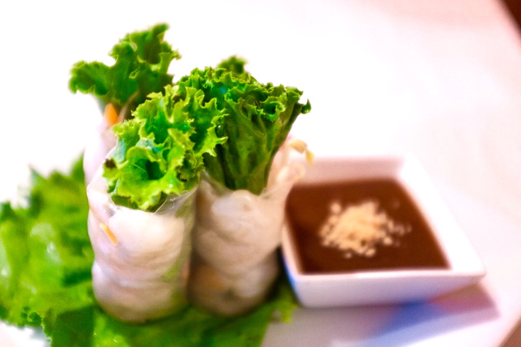 Order Vietnamese Shrimp Roll food online from Mama Thai store, Oak Park on bringmethat.com