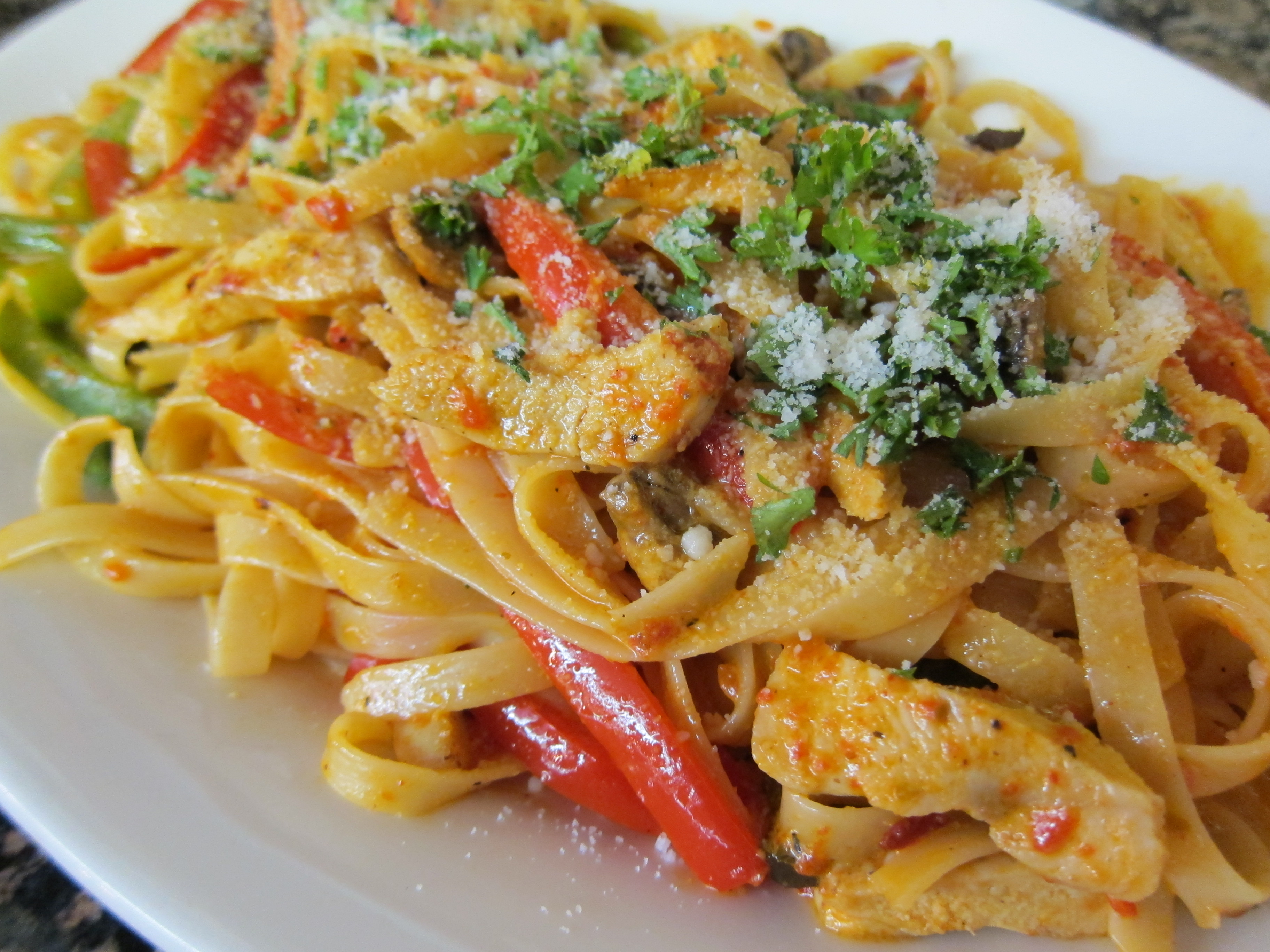 Order Chicken Fettuccini Picante food online from Giuliano's Delicatessen and Bakery store, Torrance on bringmethat.com