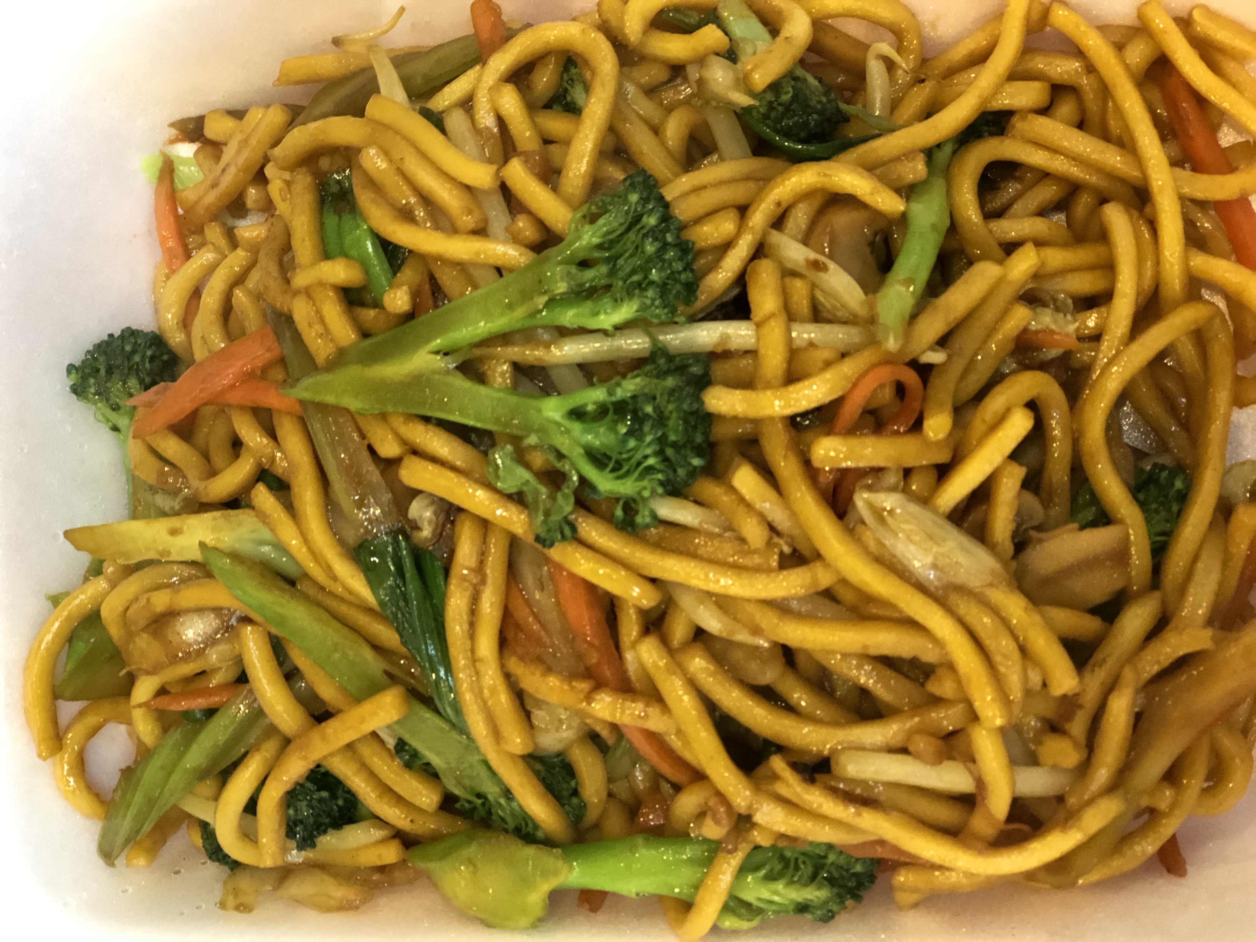 Order Pint of Vegetable Lo Mein food online from Chinatown Diner Of 88 store, Newark on bringmethat.com