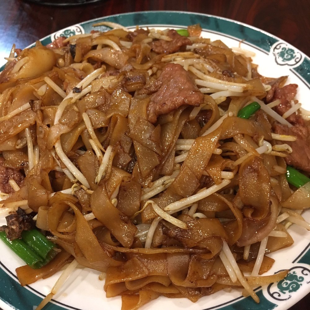 Order Beef Chow Fun w/ Soy Sauce (Dry Style) / 干炒牛河 food online from Sam Woo Bbq store, San Gabriel on bringmethat.com