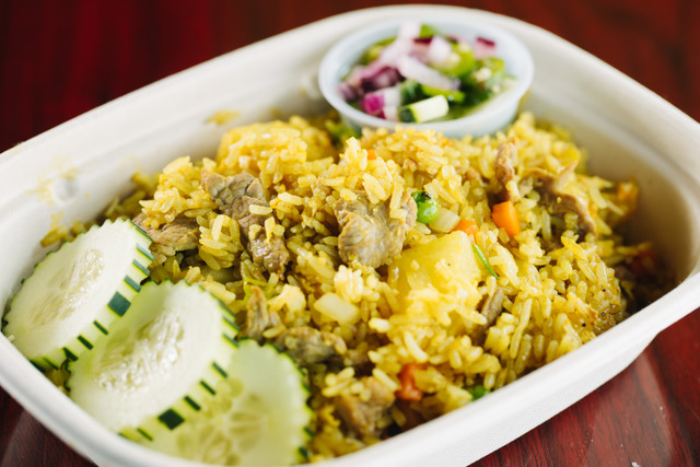 Order F8. Yellow Curry Fried Rice food online from Thai 2 Go store, Dallas on bringmethat.com