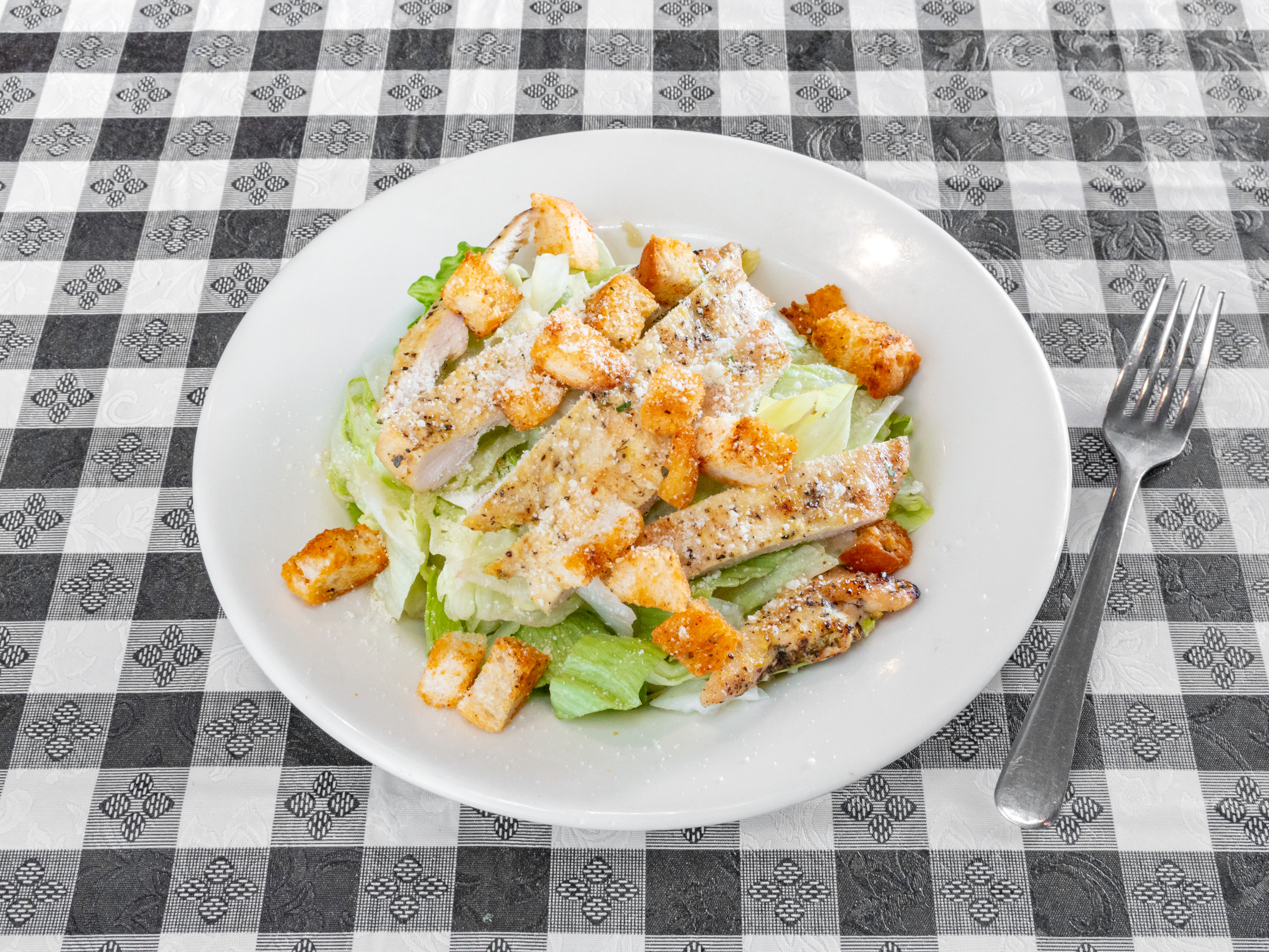Order Chicken Caesar Salad food online from Gianni Ristorante & Pizzeria store, Franklin Park on bringmethat.com