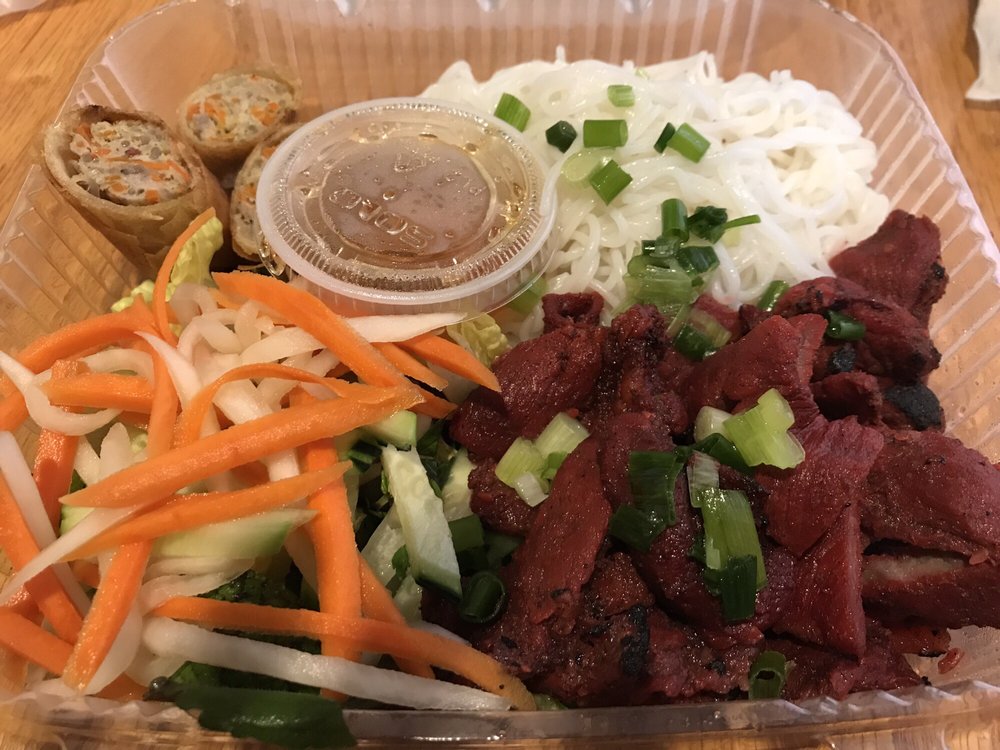 Order #17. Grilled Pork Vermicelli with Egg Roll food online from Nd Banh Mi store, Oceanside on bringmethat.com