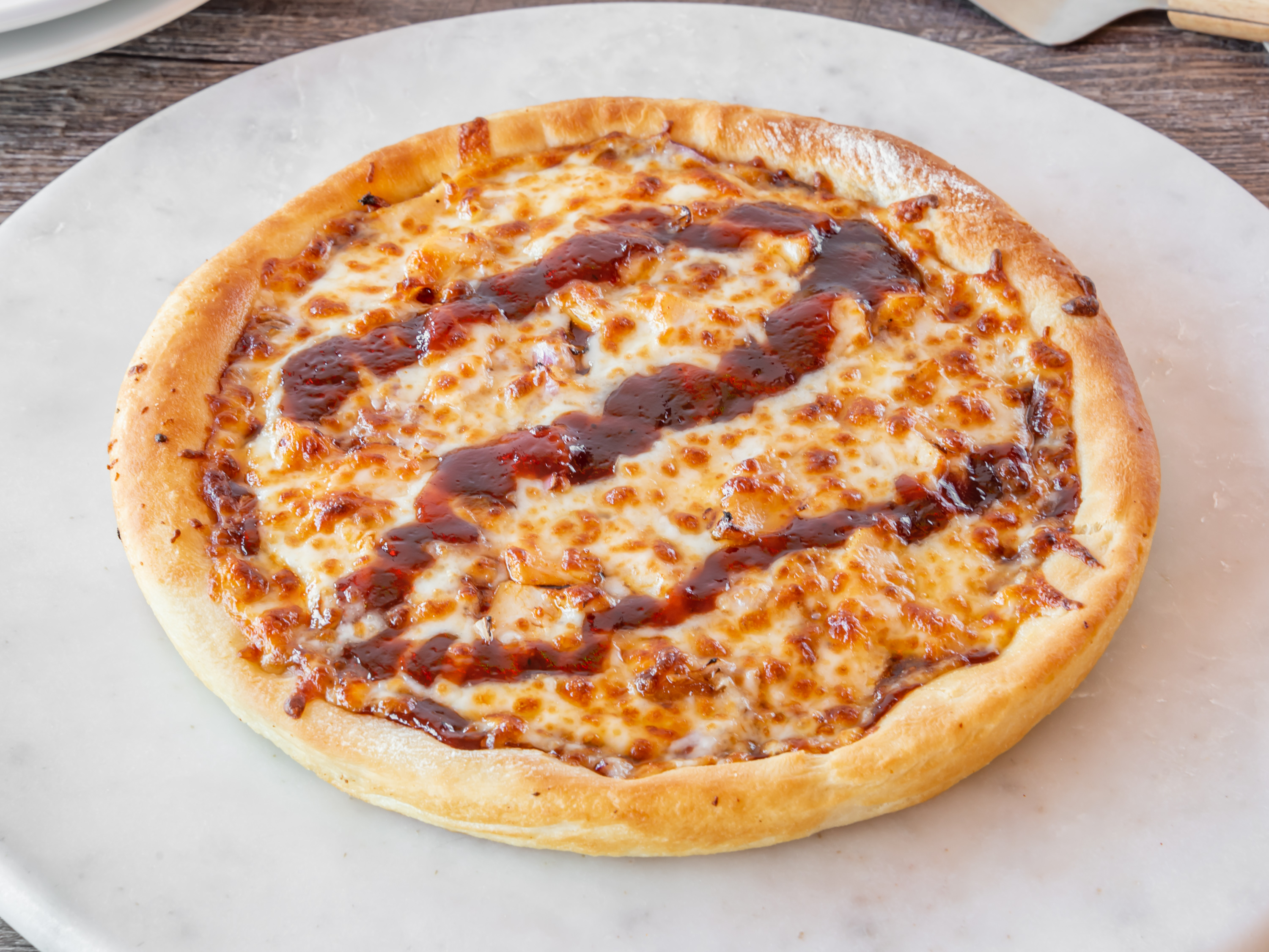 Order BBQ Chicken Pizza food online from Doro Pizza store, Tulsa on bringmethat.com