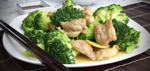 Order 35. Broccoli Chicken food online from Iron Wok store, Kansas City on bringmethat.com