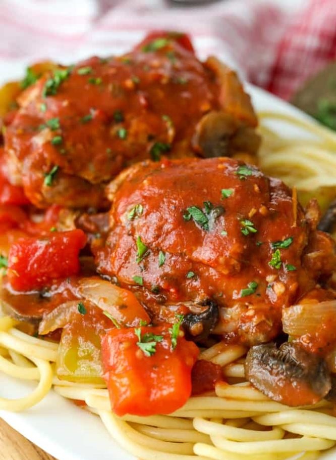 Order Chicken Cacciatore with Spaghetti food online from Pines of Rome store, Bethesda on bringmethat.com