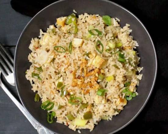 Order Burnt Garlic Fried Rice food online from Royal Fusion Indochinese store, Austin on bringmethat.com