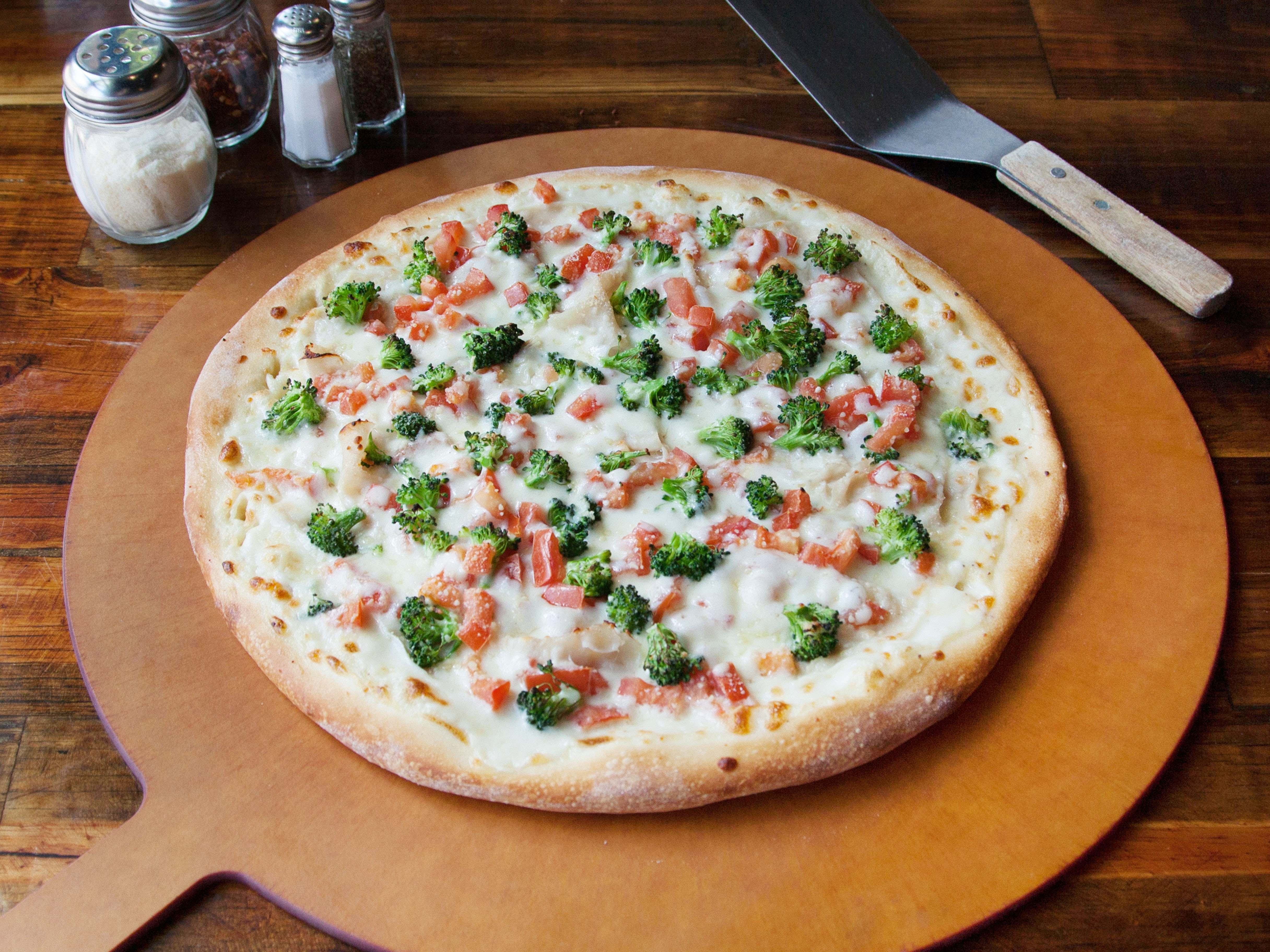 Order Pizza Alfredo food online from Upper Crust Pizza store, Oceanside on bringmethat.com