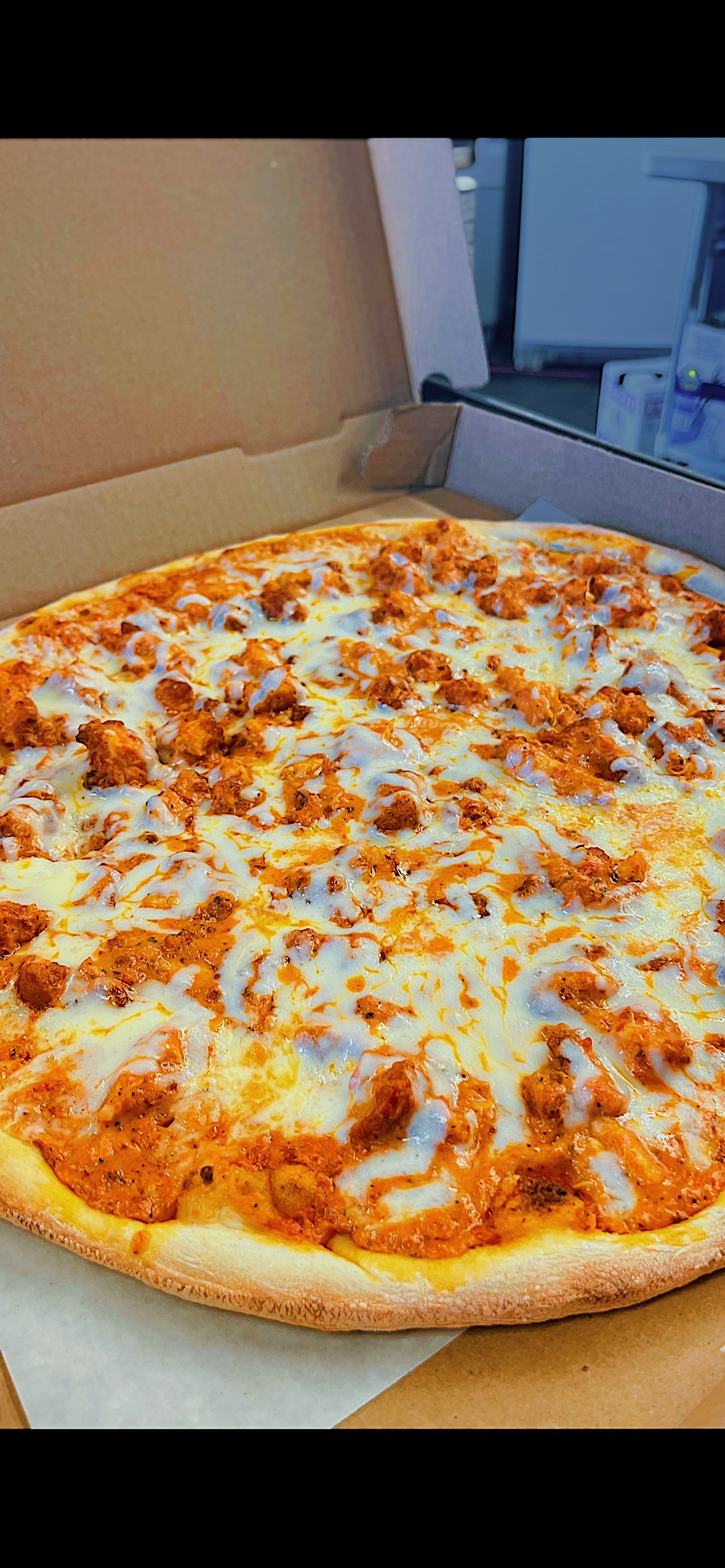 Order Chicken Vodka Pizza food online from Avenue Pizza store, Bloomfield on bringmethat.com