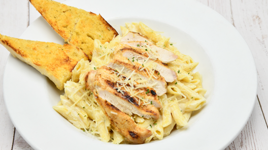Order Pasta Alfredo with Chicken food online from Joe's Crab Shack store, Bossier City on bringmethat.com