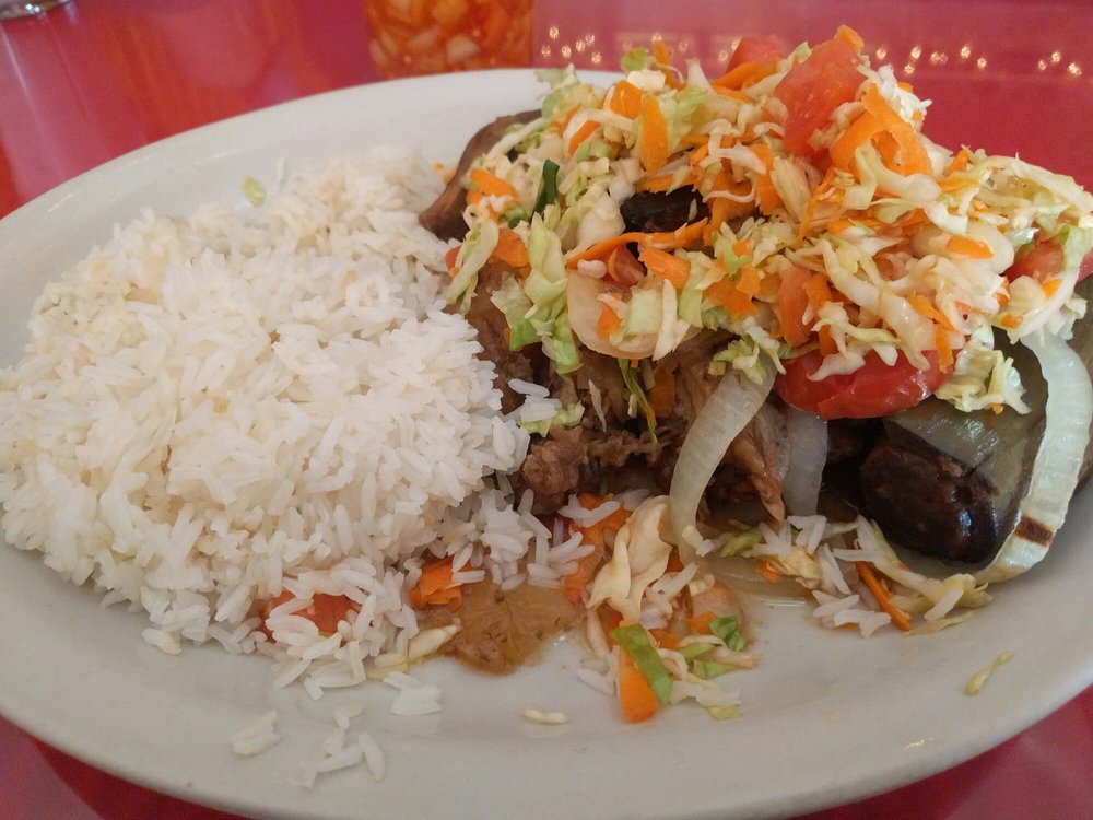 Order Baho Con Arroz Steamed Cooked Boneless Brisket, Yuca, and Plantains food online from Oye Managua store, San Francisco on bringmethat.com