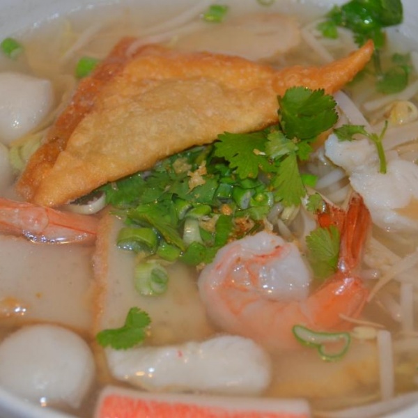 Order Seafood Noodles Special food online from Thai Dishes,El Segundo store, Inglewood on bringmethat.com