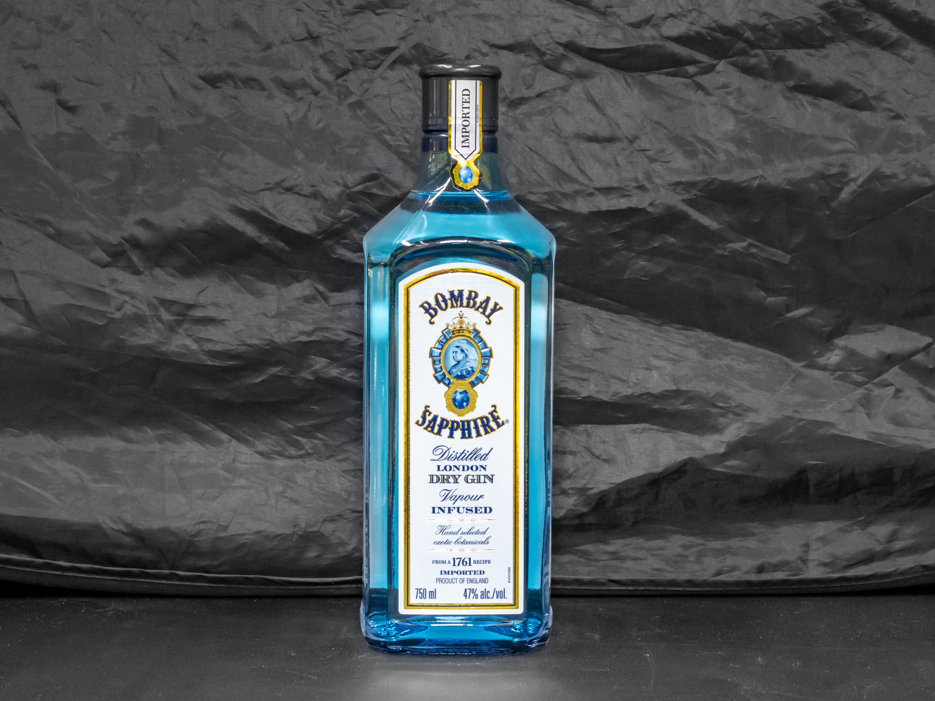 Order Bombay Sapphire, 750ml Gin (47.0% ABV) food online from Gold Crown Liquors store, Chicago on bringmethat.com