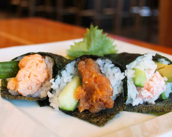 Order Tres Manos Maki Lunch food online from Hapa Sushi Grill and Sake Bar store, Boulder on bringmethat.com