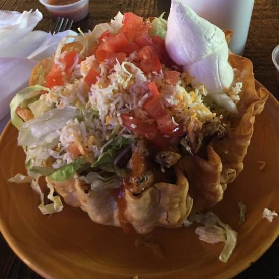 Order Taco Salad con Pollo food online from Chico's Tacos store, Lake Havasu City on bringmethat.com