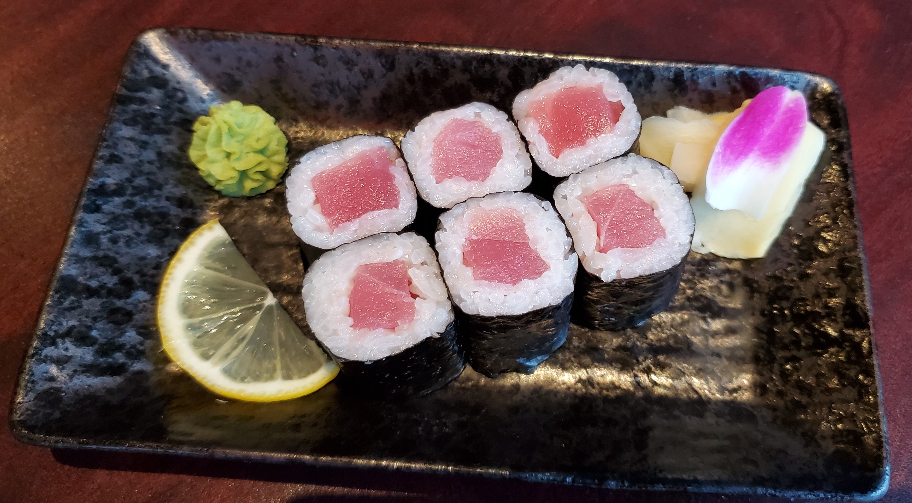 Order Tuna Roll food online from Tsui Sushi Bar store, Seattle on bringmethat.com
