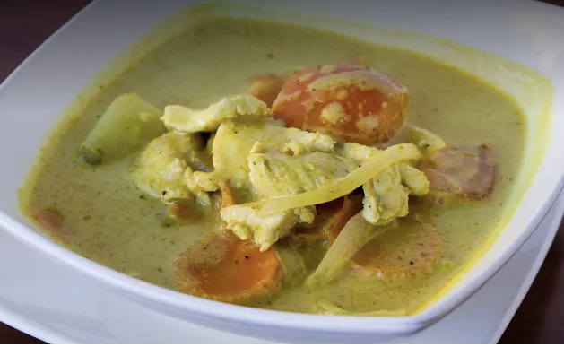Order Yellow Curry food online from Arawan Thai Cuisine store, Sausalito on bringmethat.com