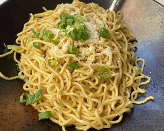 Order Garlic Noodle with Parmesan Cheese 蒜香芝士燴面 food online from Big Catch Seafood House store, Alhambra on bringmethat.com