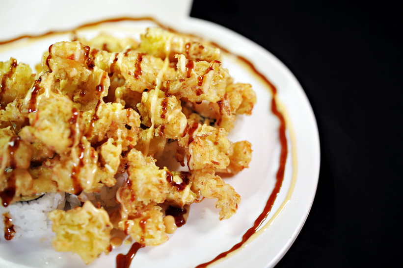 Order Popcorn Roll food online from Hon Sushi store, Corona on bringmethat.com