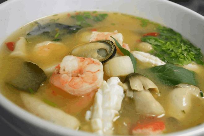 Order P43 Spicy Po Tak Seafood Soup  food online from Madam Mam's Thai Cuisine, North at Anderson LN store, Austin on bringmethat.com
