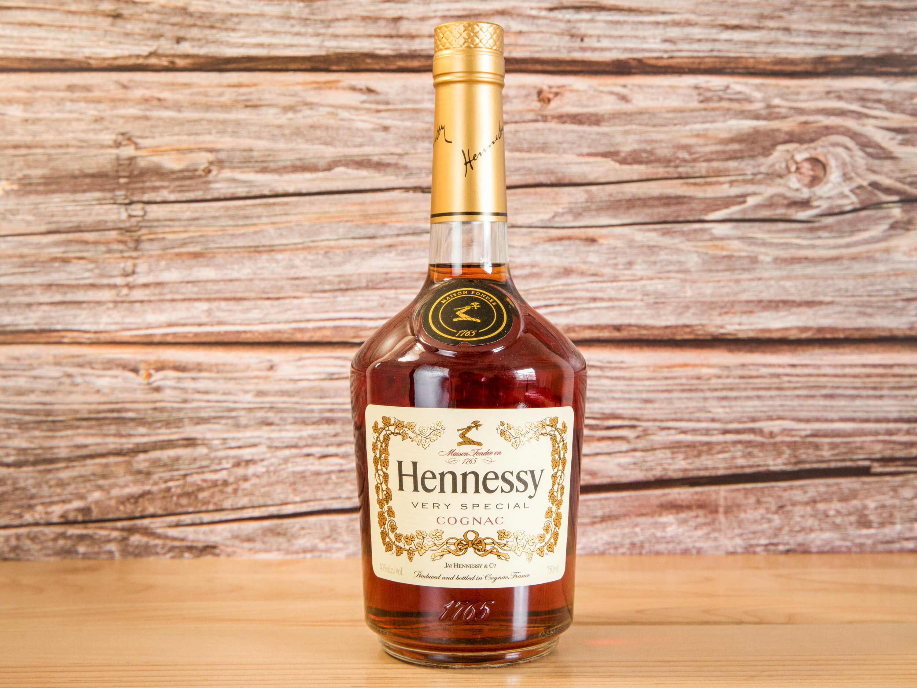 Order Hennessy V.S Cognac  food online from Taipei Fine Wine & Liquor 台北酒莊 store, NY on bringmethat.com