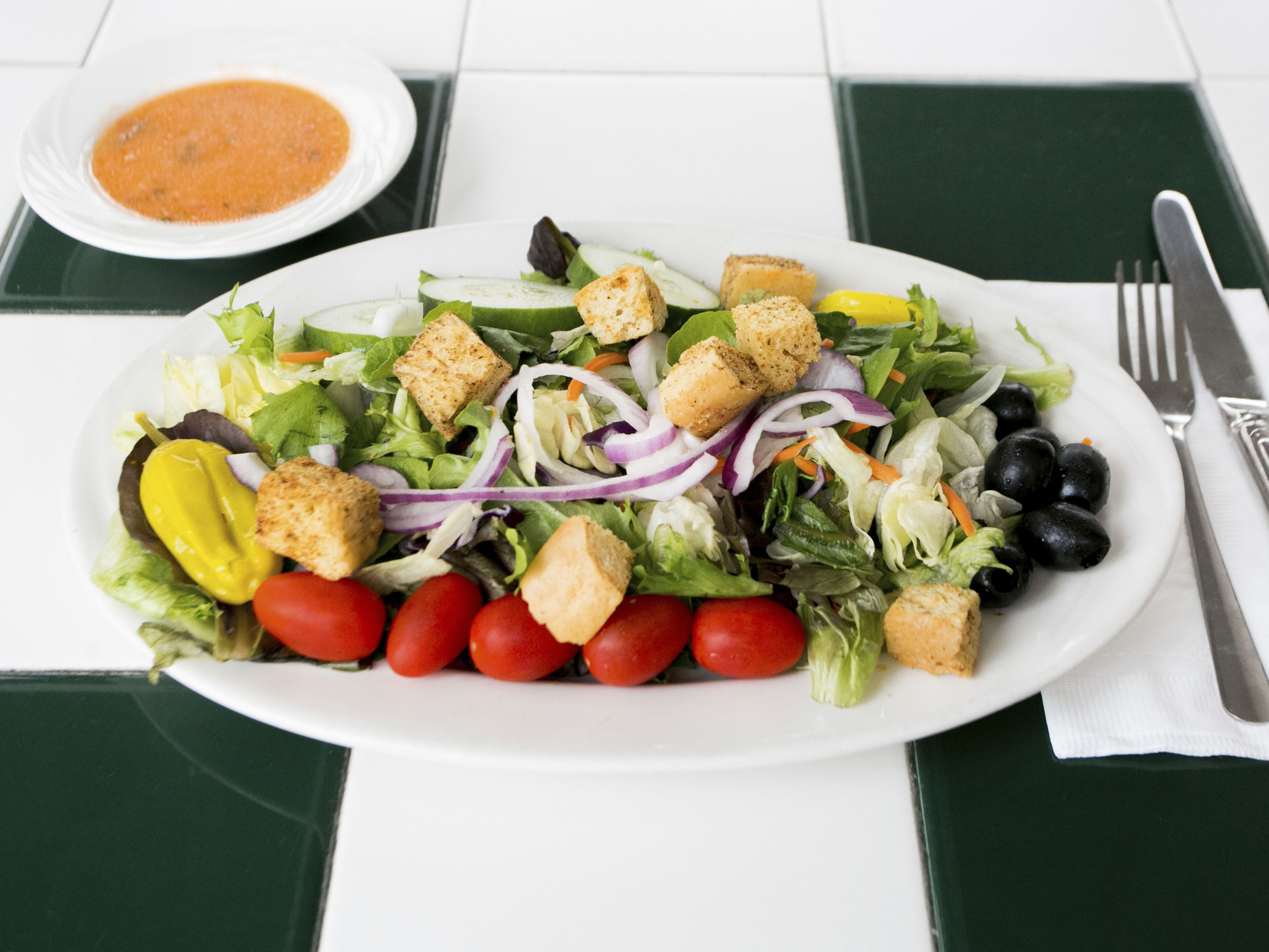 Order Fresh Garden Salad food online from Abate Apizza and Seafood Restaurants store, New Haven on bringmethat.com