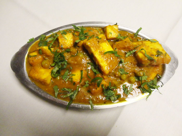 Order Matar Paneer  food online from Mantra Indian Cuisine  store, Ontario on bringmethat.com