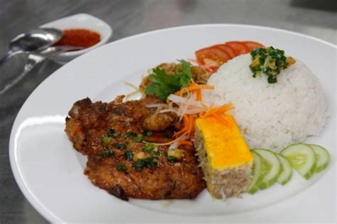 Order 61. Saigon Special Rice food online from Saigon Noodles & Grill store, Arlington on bringmethat.com