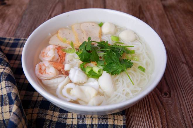 Order Seafood Noodle Soup food online from King Of Thai Noodle store, San Francisco on bringmethat.com