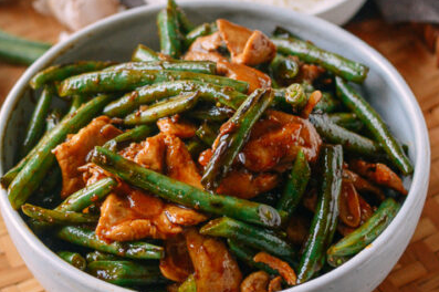 Order 35. Chicken with String Beans food online from Great Wall Chinese Restaurant store, Doylestown on bringmethat.com