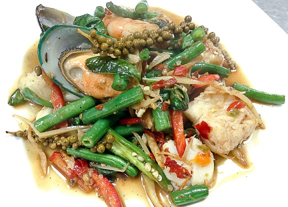 Order Sizzling Seafood food online from Issara Thai Cuisine store, Huntington Beach on bringmethat.com