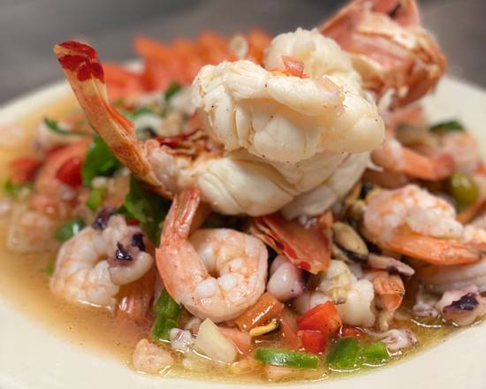 Order Ensalada de Langosta, Camarones, mariscos | Lobster, shrimp, seafood mix salad   food online from Cafe El Molino Restaurant store, Lynn on bringmethat.com
